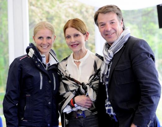 Foto: Schlagerstar Patrick Lindner mit Jessica Werndl (li.) und Beatrice Bürchler-Keller. Fotograf: Maximilian Schreiner