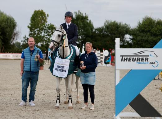 Foto: Peter Jakob Thomsen und Clooney siegten in der Springprüfung Klasse S** mit Stechen – dem Großen Preis von Theurer Trucks und Lührssen Immobilien - Fotograf: Photo Rocket)