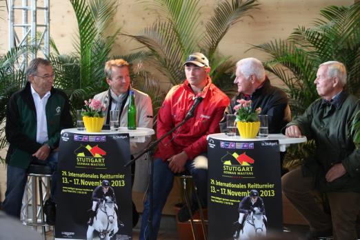 Foto: "Podium" Gastgeber und Hauptsponsor Wolfgang Walter, Andreas Kroll, Geschäftsführer der in.Stuttgart zuständigen Veranstaltungsgesellschaft, Vize-Weltmeister Vierspänner Michael Brauchle, Turnierleiter Gotthilf Riexinger und Technischer Leiter Hauke Schmidt - Fotograf: sgm