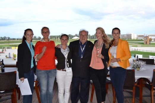 Foto von inks: Anna-Lena Arnold, Stephanie Ziegler, Csilla Pal, Prof. Dr. Arno Gego, Lisa Wiedmann und Lena Büker.