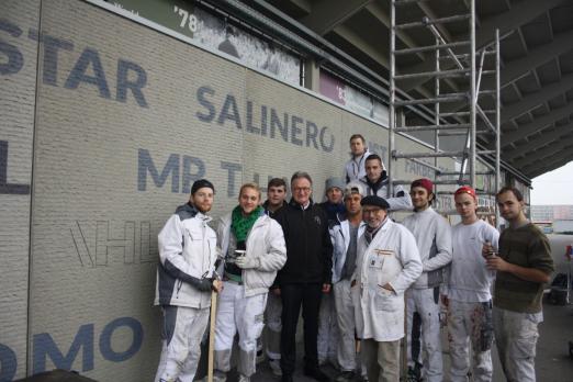 Foto: Es zeigt die Auszubildenden, den Vorstandsvorsitzenden des ALRV, Frank Kemperman (vierter von links), sowie den pädagogischen Leiter Manfred Nikolai Scheilen - Fotograf: ALRV