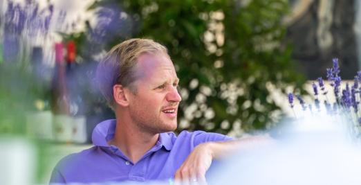 Foto: Der Blick gen Norden: Matthias Alexander Rath übernimmt mit Schafhof Connects ab 2025 das Deutsche Spring- und Dressur-Derby in Hamburg - Fotograf: @lukaszkowalski