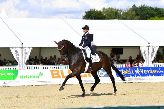 Foto: Reitmeisterin Ingrid Klimke ritt Bluetooth zum Sieg in der Finalqualifikation des NÜRNBERGER BURG-POKAL bei Verden International 2018 - Fotograf: Maximilian Schreiner