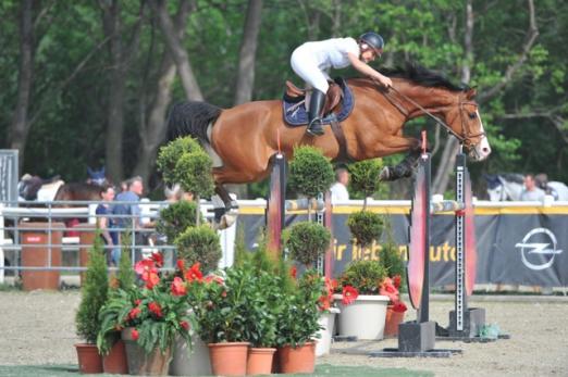 Foto: Österreichs Beste in der Silver Tour: isabel Roman-Karajan (S) holte heute Platz zwei - Fotograf: Tomas Holcbecher & Hervé Bonnaud