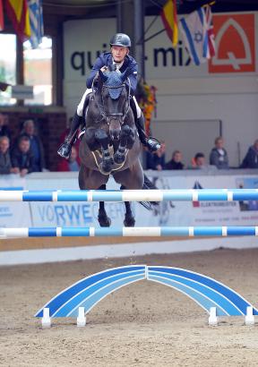 Foto: Zielsicher fehlerfrei in der ersten Qualifikation zum Großen Preis in Rulle: Patrick Stühlmeyer und Canturado - Fotograf: Foto-Rüchel