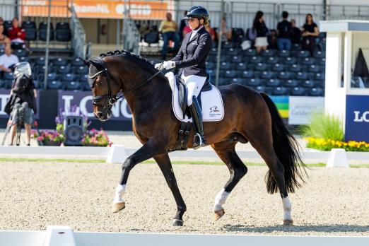 Foto: Bestes deutsches Paar im Finale der Sechsjährigen 2024: Segantini FRH und Dorothee Schneider - Fotograf: Lafrentz