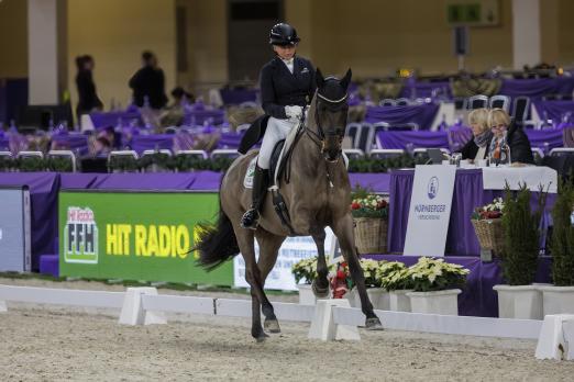 Foto: Es könnte ihr dritter Finalsieg werden; Dorothee Schneider und Dante´s Hit - Fotograf: Sportfotos-Lafrentz