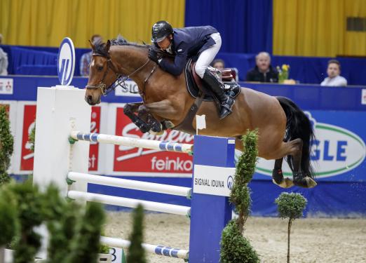 Foto: Julien Epaillard gewann bei seiner Dortmund-Premiere mit Cristallo das Championat der SIGNAL IDUNA Gruppe - Fotograf: Stefan Lafrentz