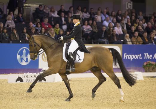 Foto: Trabten schnurstracks zum Sieg im Louisdor-Preis-Finale. Isabell Werth und Emilio - Fotograf: Stefan Lafrentz