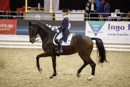 Foto: Helen Langehanenberg im Sattel von Love-Light - Fotograf: sportfotos-lafrentz.de