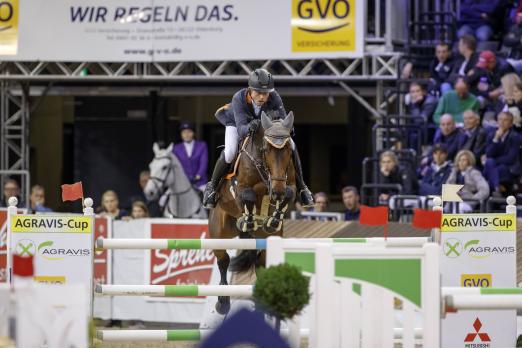 Foto: Philip Rüping und Messenger springen nach „ganz vorn“ - Fotograf: Stefan Lafrentz