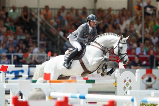 Foto: Philipp Weishaupt mit L.B. Convall starten in Donaueschingen - Fotograf: Sportfotos-lafrentz 