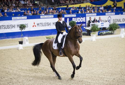 Foto: Isabell Werth mit Emilio beim SIGNAL IDUNA CUP 2016 - Fotograf:sportfotos-lafrentz.de