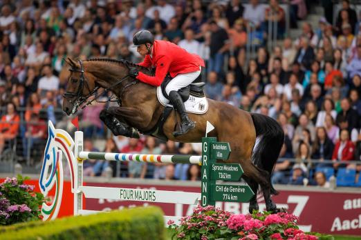 Foto: Starissa und Mario Stevens gehören zu den erfolgreichsten deutschen Paaren im Parcours - Fotograf: Lafrentz 