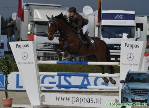 Foto: Die Sensationssiegerin im Silver Tour Finale: Marianne Schindele (AUT/K) mit Outlaw II - Fotograf: fotoagentur-dill.de