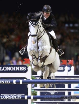 Foto: GLOCK Rider Gerco Schröder wird beim „Heimturnier“ im GLOCK HORSE PERFORMANCE CENTER seine Routine ausspielen! Der Niederländer bringt erstmals sein Spitzenpferd GLOCK’s Cognac Champblanc nach Treffen mit. - Fotograf: Arnd Bronkhorst