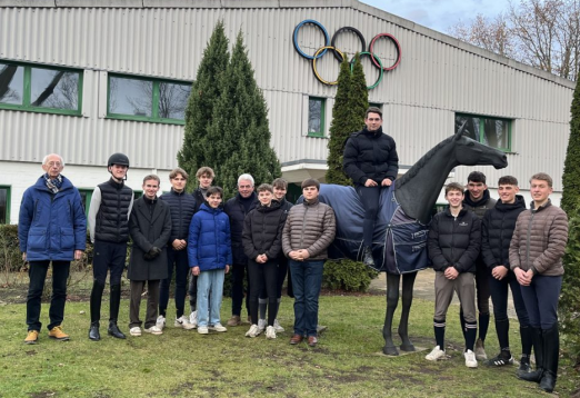 14 junge Reiter nahmen an dem Dressurlehrgang im Rahmen des Projekts „Jungs ins Viereck“ in Warendorf teil. - Fotograf: Stiftung