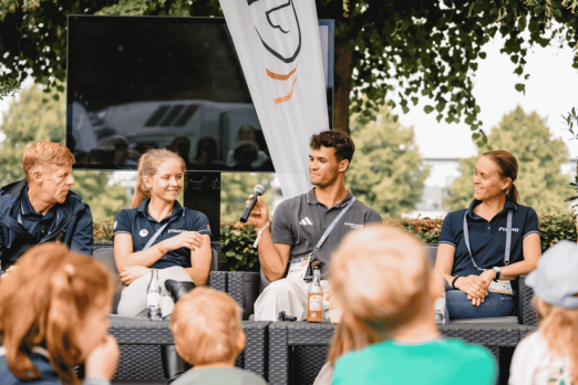 Foto: Marcus Ehning, Sophie Hinners, Bela Lehnen und Regine Mispelkamp stellten sich den Fragen von neugierigen Kinder-Reportern - Fotograf: A. Casson Foto: Marcus Ehning, Sophie Hinners, Bela Lehnen und Regine Mispelkamp stellten sich den Fragen von neugierigen Kinder-Reportern - Fotograf: A. Casson