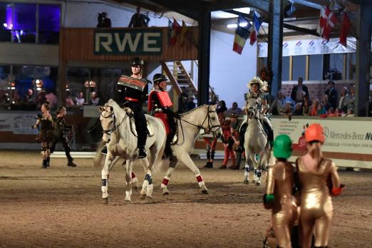 Foto: Am Freitagabend lockt die erste Show nach Rulle - 2014 beeindruckte Starlight Express zu Pferd - Fotograf: Frieler