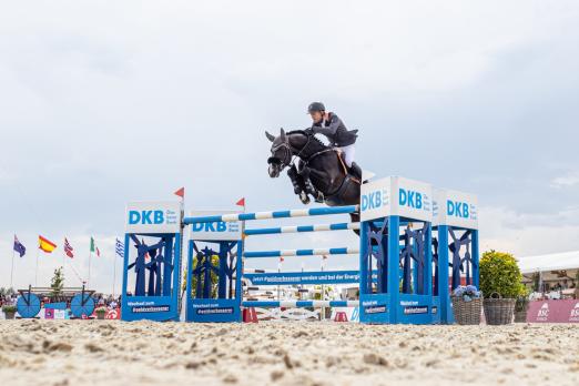 Foto: Philip Rüping (GER) gewinnt mit Baloutaire PS den Großen Preis der DKB Pferdewoche in Hohen Wieschendorf - Fotograf: Maria Seiler