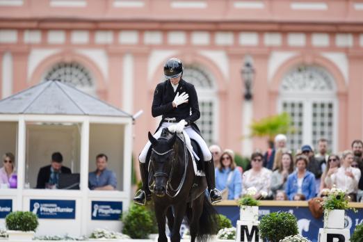 Foto: Dankbar für den historischen Erfolg!: Drosa Fürst Kennedy OLD und Joao Pedro Moreira (POR) - Fotograf: tomspic.de