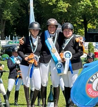 Foto: Bildmitte ist die neue Bayerische Meisterin Simone Richter, von ihr aus rechts die Silbermedaille für Ronja Regele und Bronze für Monika Reger - Fotograf: Privat Foto: Bildmitte ist die neue Bayerische Meisterin Simone Richter, von ihr aus rechts die Silbermedaille für Ronja Regele und Bronze für Monika Reger - Fotograf: Privat