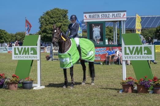 Foto: Siegten auf der Sonneninsel Fehmarn und empfahlen sich so für das Finale in Neumünster: Pauline Schildt und Lino Malu - Fotograf: Liesa Remmers