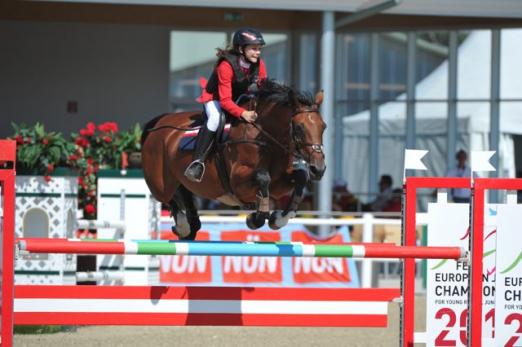 Foto: Rasant zum Sieg: Johanna Sixt (B) und ihre "Lillifee" - Fotograf: Hervé Bonnaud
