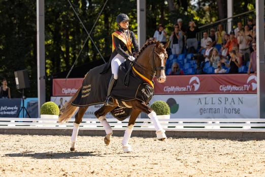 Foto: Sky und Ann-Kathrin Lachemann - Fotograf: Hannoveraner Verband 