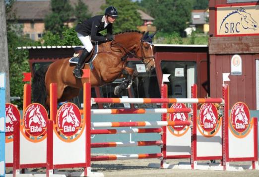 Foto: EY Cup Opening Sieger der 2. Abteilung Romain Sottas (SUI) – im Bild mit Lavaro - Fotograf: Fotoagentur Dill
