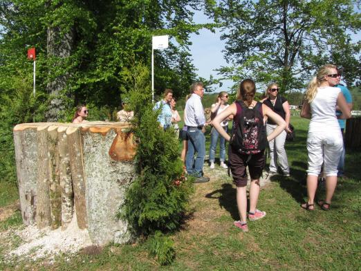 Foto: Praktische Lehrstunde: Studenten der Hochschule für Wirtschaft und Umwelt auf der Marbacher Geländestrecke - Fotograf: HfWU