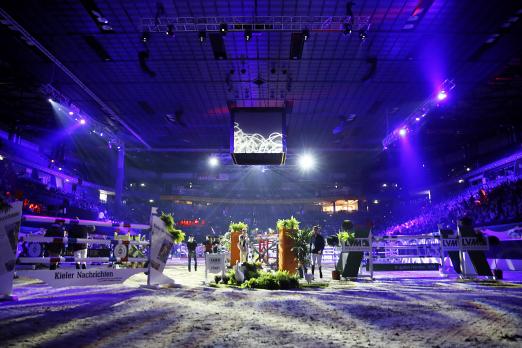 Foto: Bühne für internationalen Springsport, Dressur, Fahrduell und "Zeig uns Dein Talent" - die Baltic Horse Show - Fotograf: Stefan Stuhr