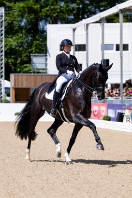 Foto: 80,021 Prozent – das war das Ergebnis für Wendy de Fontaine und Isabell Werth beim Al Shira’aa Deutsches Spring- und Dressur-Derby - Fotograf: reitsport-hellmann.de