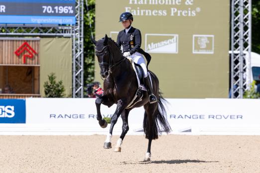 Foto: Isabell Werth (GER) und Wendy de Fontaine gewinnen den Prize of iWEST-Tierernährung Dr. Meyer GmbH & Co.KG - Fotograf:reitsport-hellmann.de