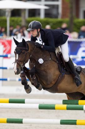 Foto: Sönke Aldinger (GER) gewinnt mit Marie-Luise den Großen Preis der CSI2*-Tour - Fotograf: Thomas Hellmann
