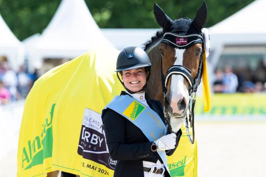 Foto: Siegerin im Almased 64. Deutschen Dressur-Derby: Katharina Haas mit ihrem Let it Be NRW - Fotograf: Reitsport-Hellmann