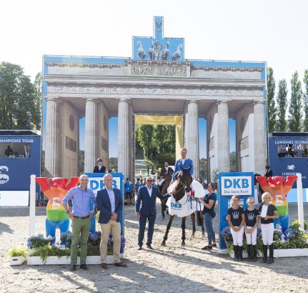 Foto: Als Schleifenkind ist man beim Global Jumping Berlin mittendrin und voll dabei - Fotograf: Thomas Hellmann
