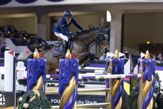Foto: In 38,22 Sekunden flitzten Dreher und die neunjährige Forpleasure du Moulin im Preis der CPA Lichtkonzept durch den Parcours - Fotograf: reitsport-hellmann.de
