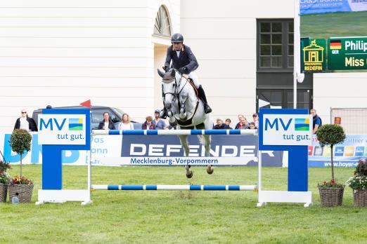 Foto: Als Erste ins Stechen und am Ende Championatssieger - Philip Rüping und Miss Chacco PS - Fotograf: T. Hellmann