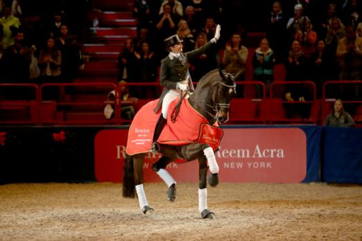 Foto:Tinne Vilhelmson-Silfven auf Don Auriello - Fotograf: FEI/Roland Thunholm