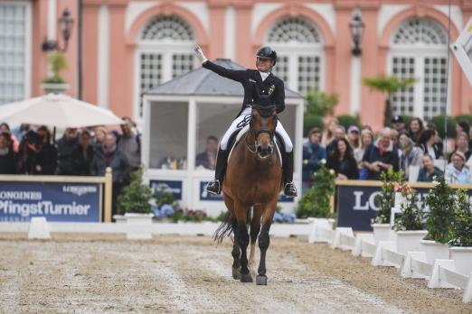 Foto: Freut sich über den Grand Prix Sieg heute - Isabell Werth und Emilio - Fotograf: TomsPic