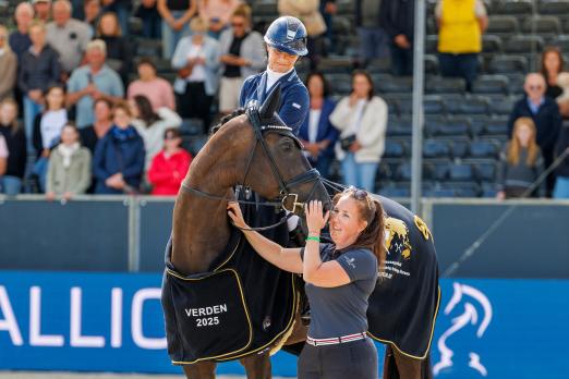 Foto: Anne Troensegaard und Slangerupgaards Saffron gewinnen die erste Qualifikation der sechsjährigen Dressurpferde. Bestes deutsches Duo: Greta Heemsoth und Endorphin FRH auf Rang vier - Fotograf: Stefan Lafrentz