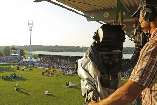 Foto: eine WDR-Kameraposition im Hauptstadion in der Aachener Soers - Fotograf: ALRV/Michael Strauch