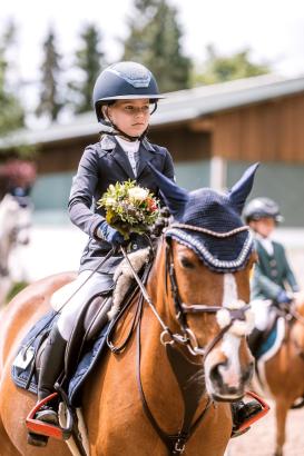 Foto: Pia Lotta Gonell und Speedy gewannen mit einer 8,5 den Stil-Springwettbewerb - Fotograf: Annette Dölger