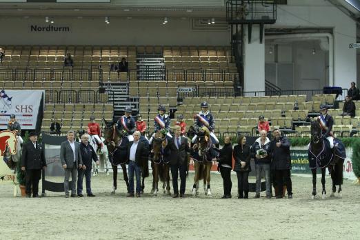 Foto: Team Kuschel um Mannschaftsführer Achim Schulz sicherte sich den Gesamtsieg des Holsteiner Masters Jugend Team Cups 2018 - Fotograf: Veranstalter