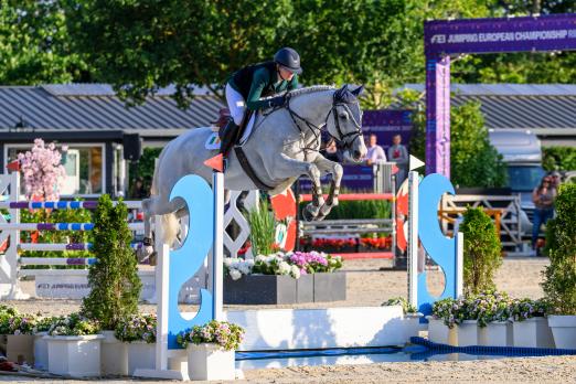 Foto: Emily Moloney gewinnt die Goldmedaille bei den Junioren - Fotograf: RI/ Equitaris