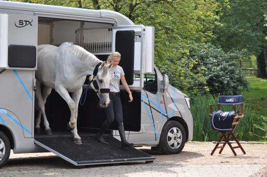 Foto: Aktuell sind fünf Fahrzeuge seit drei Monaten aktiv, acht bestellt, die kürzlich geliefert werden. Ideen für neue Standorte nimmt der Hersteller gerne entgegen. - Fotograf: TheurerTrucks