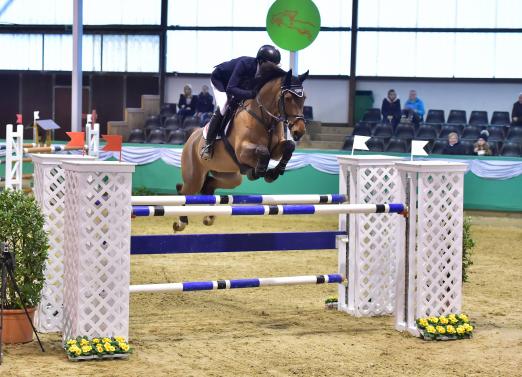 Foto: Toni Haßmann und Channing L gewannen das abschließende S-Springen in Gahlen - Fotograf: Fotodesign Feldhaus