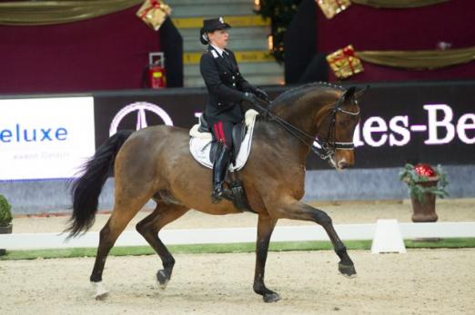 Foto: Olympiareiterinnen unter sich: Valentina Truppa (ITA) holte heute den Qualifikationssieg für die Musikkür. - Fotograf: Nini Schäbel