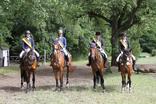 Foto: Foto von links nach rechts: Sarah Schmierer, PSG Erdmannhausen e.V. Selina Becker, RFV Kornwestheim Lena Weeber, RFZV Nussdorf Franziska Schmierer, PSG Erdmannhausen e.V. - Fotograf: Sandra Weeber